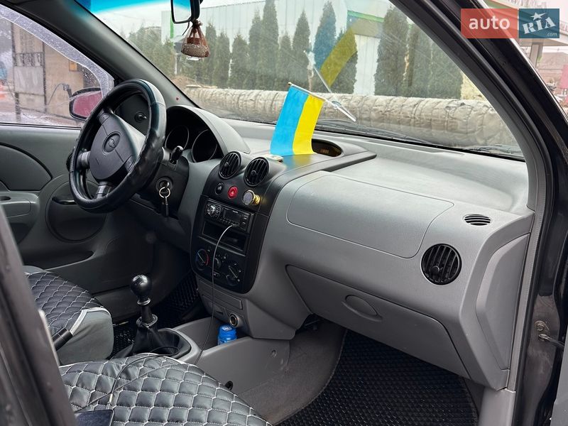 Седан Chevrolet Aveo 2005 в Сумах