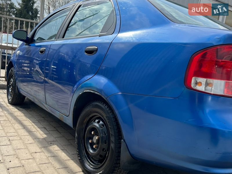Седан Chevrolet Aveo 2005 в Ровно