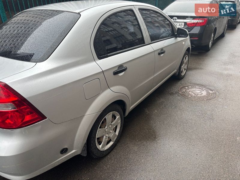 Седан Chevrolet Aveo 2011 в Києві
