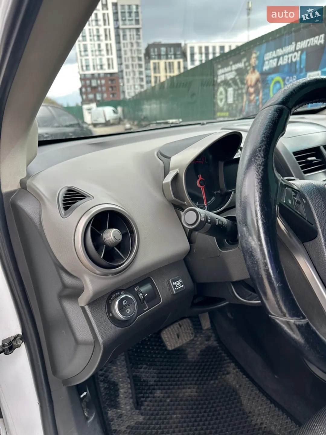 2012 Chevrolet Aveo - мініатюра 28