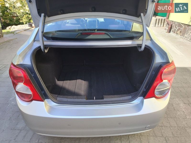 Седан Chevrolet Aveo 2012 в Львові