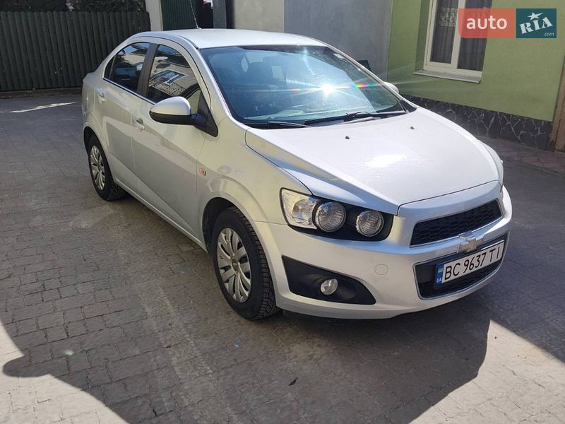 Седан Chevrolet Aveo 2012 в Львові