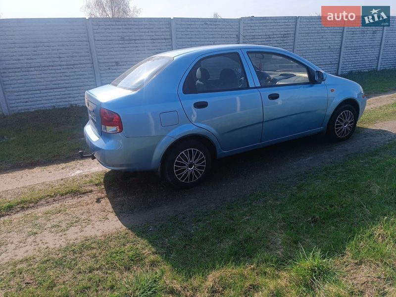 Седан Chevrolet Aveo 2005 в Чернигове