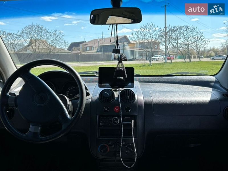 Хэтчбек Chevrolet Aveo 2006 в Барышевке