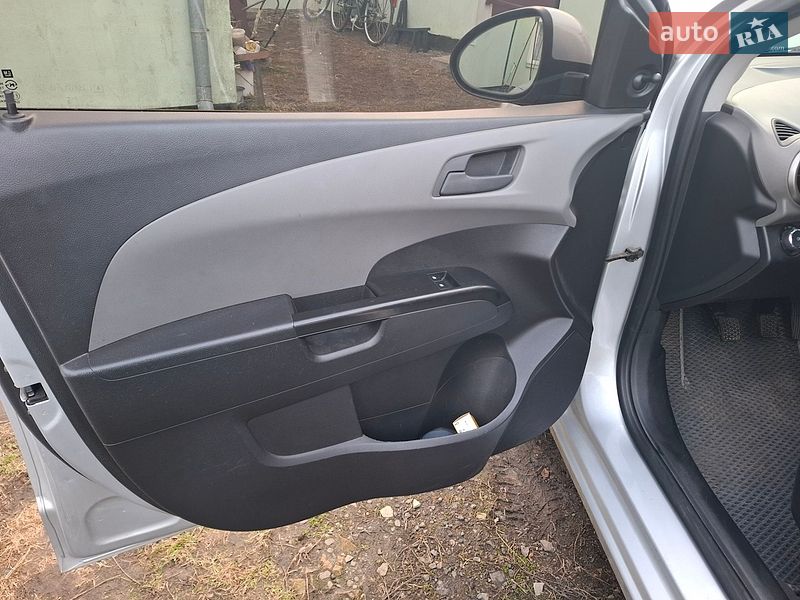 Хэтчбек Chevrolet Aveo 2011 в Горохове