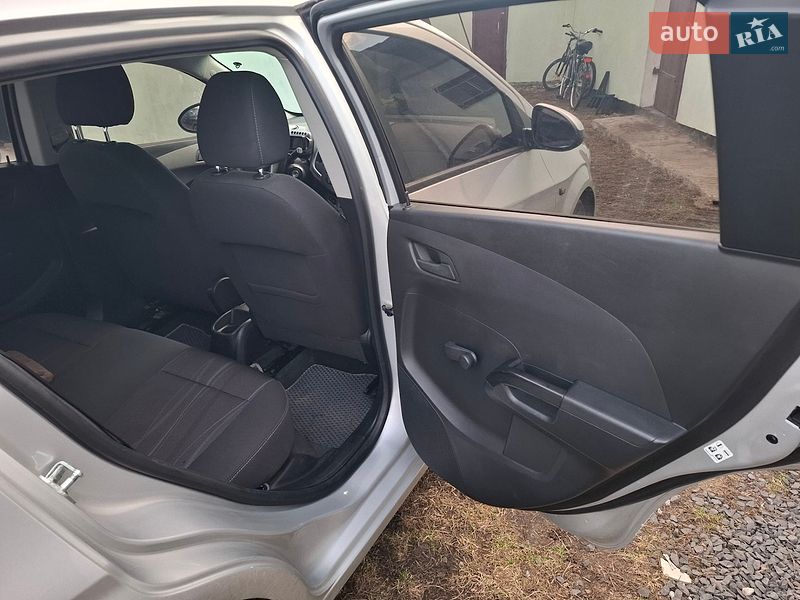 Хэтчбек Chevrolet Aveo 2011 в Горохове