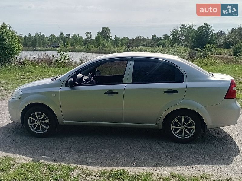 Седан Chevrolet Aveo 2011 в Киеве