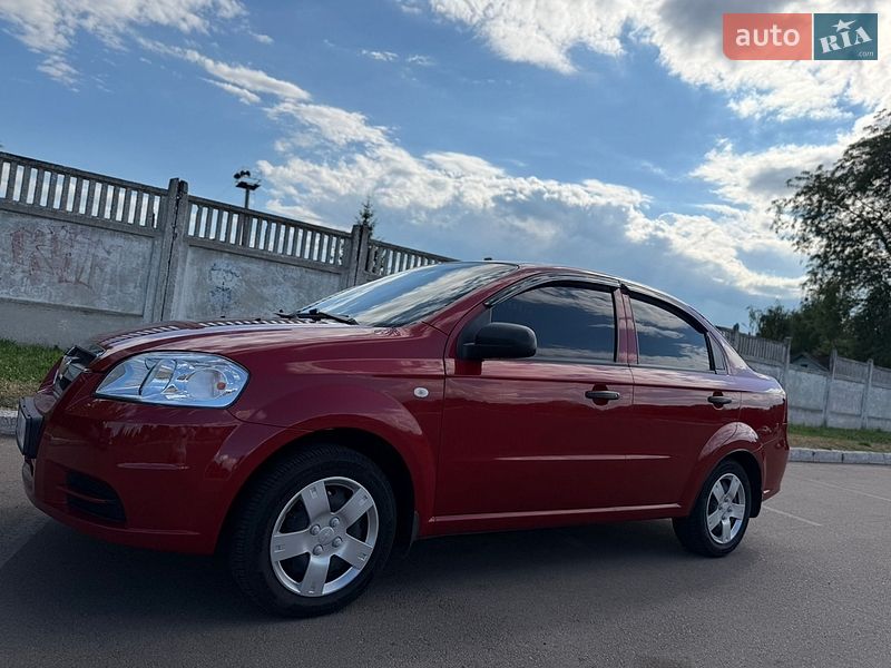 Седан Chevrolet Aveo 2009 в Прилуках