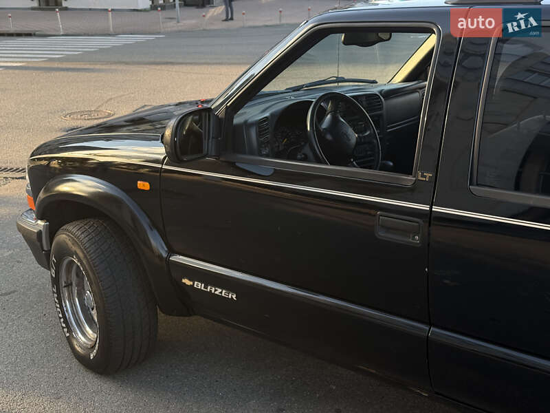 Позашляховик / Кросовер Chevrolet Blazer 2000 в Києві