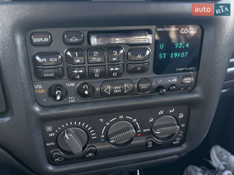 Позашляховик / Кросовер Chevrolet Blazer 2000 в Києві