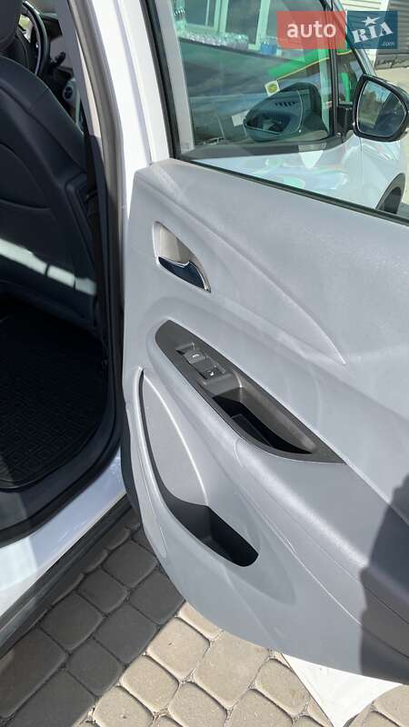 Хэтчбек Chevrolet Bolt EV 2020 в Каменском