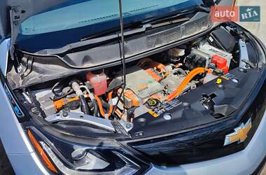 Хэтчбек Chevrolet Bolt EV 2017 в 