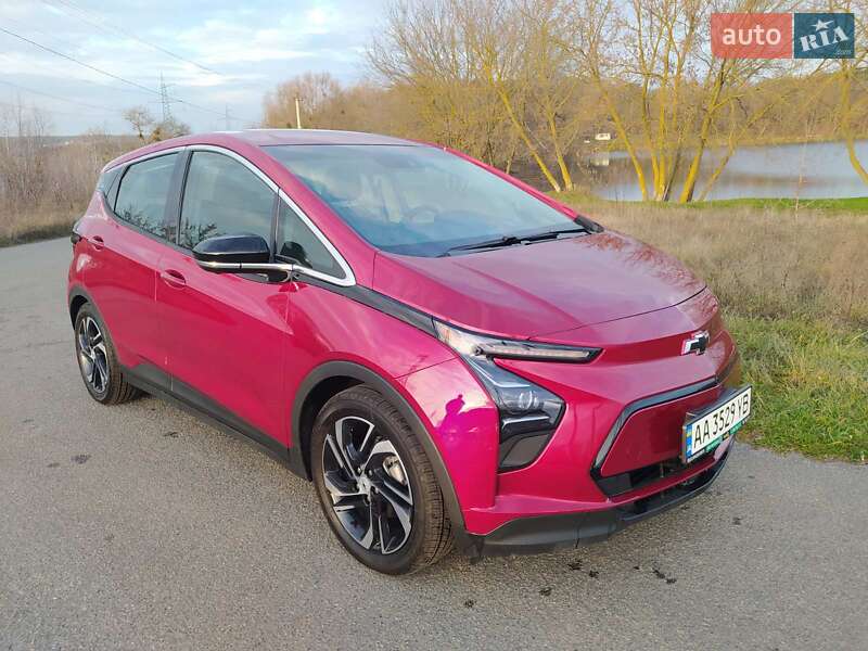 Хэтчбек Chevrolet Bolt EV 2022 в 
