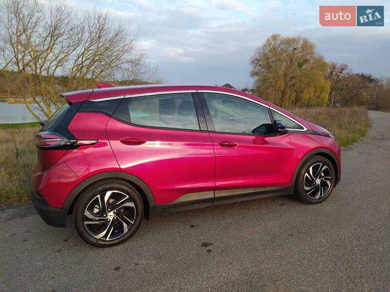 Хэтчбек Chevrolet Bolt EV 2022 в Киеве