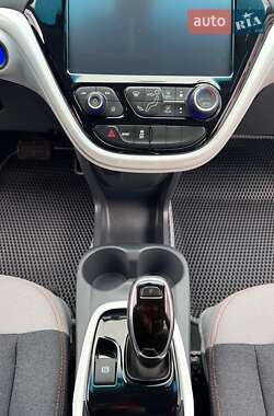 Хэтчбек Chevrolet Bolt EV 2018 в 