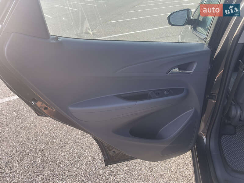 Хэтчбек Chevrolet Bolt EV 2018 в Киеве фото 19 Хэтчбек Chevrolet Bolt EV 2018 в Киеве