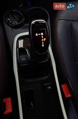Хэтчбек Chevrolet Bolt EV 2017 в 