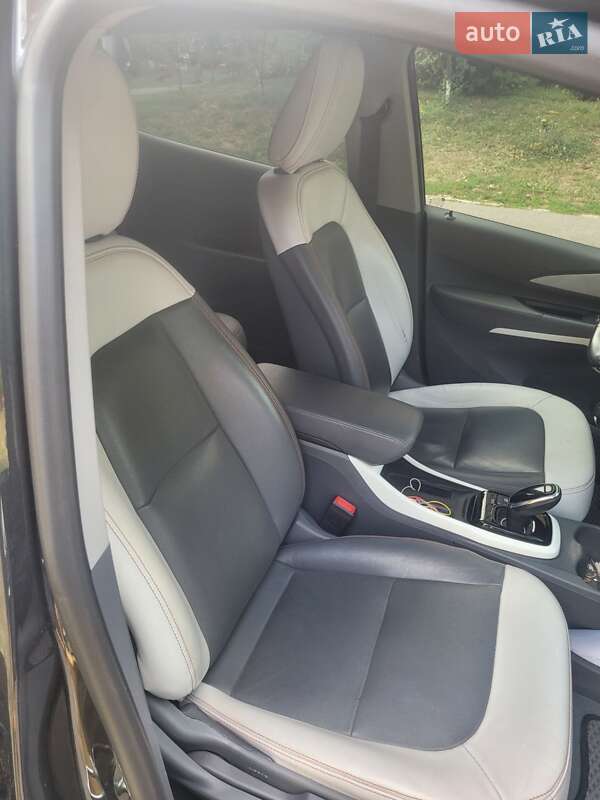 Хэтчбек Chevrolet Bolt EV 2020 в Киеве