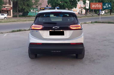 Хэтчбек Chevrolet Bolt EV 2022 в 