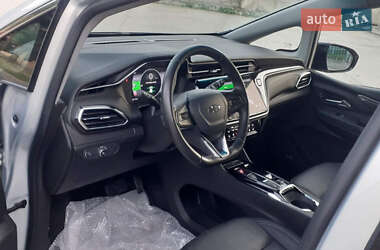 Хэтчбек Chevrolet Bolt EV 2022 в 