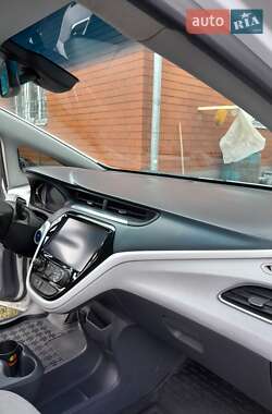 Хэтчбек Chevrolet Bolt EV 2017 в 
