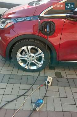 Хэтчбек Chevrolet Bolt EV 2018 в 