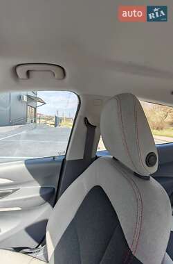 Хэтчбек Chevrolet Bolt EV 2017 в 