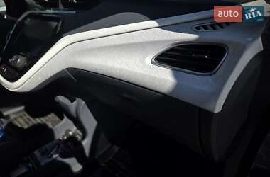 Хэтчбек Chevrolet Bolt EV 2018 в Днепре