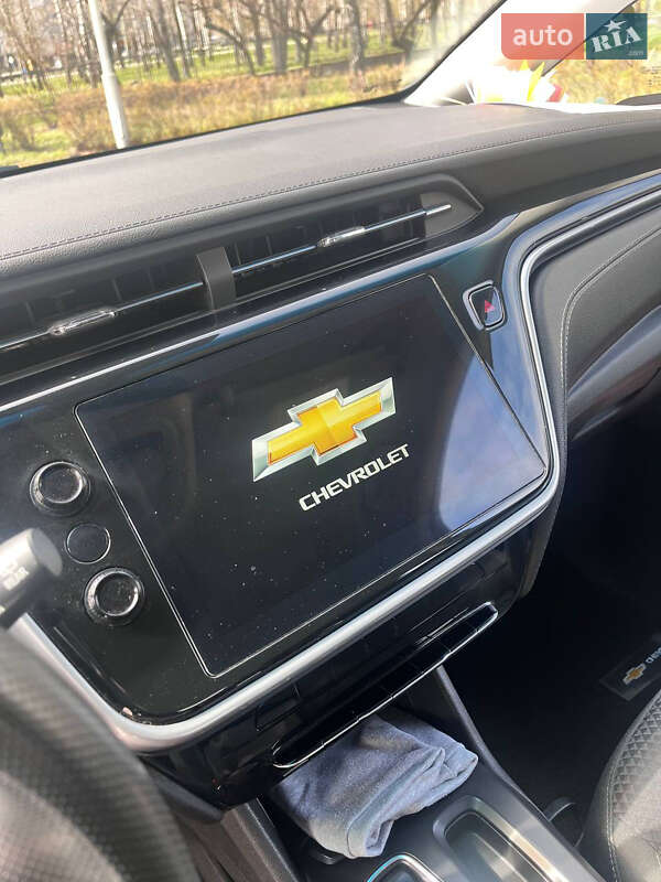 Хэтчбек Chevrolet Bolt EV 2023 в Киеве