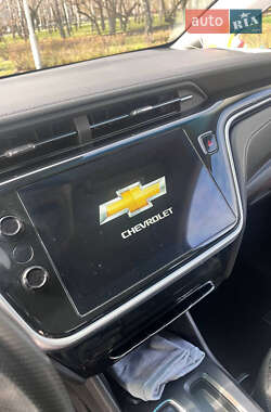 Хэтчбек Chevrolet Bolt EV 2023 в 