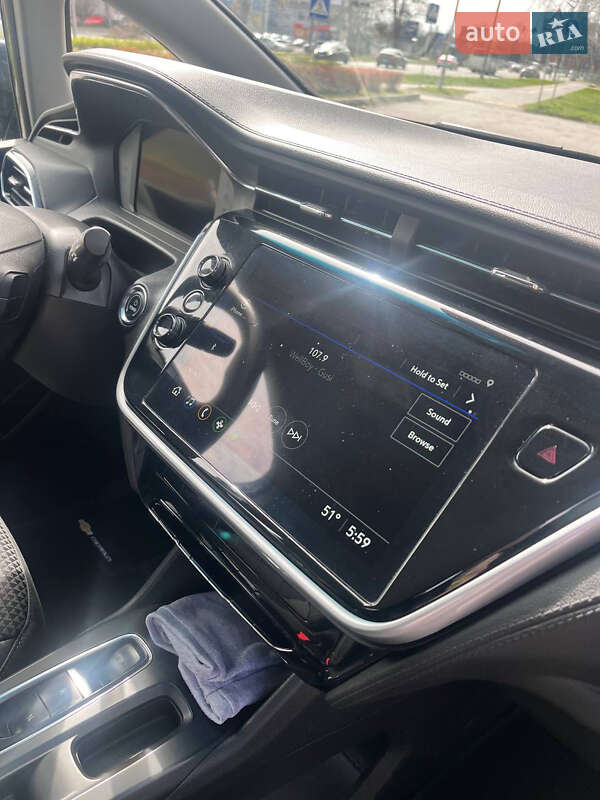 Хэтчбек Chevrolet Bolt EV 2023 в Киеве