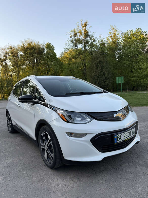 Хэтчбек Chevrolet Bolt EV 2020 в 