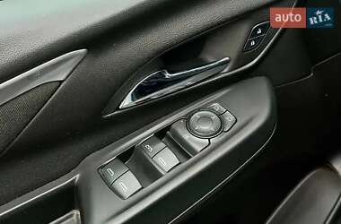 Хетчбек Chevrolet Bolt EV 2022 в 