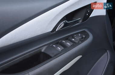 Хетчбек Chevrolet Bolt EV 2021 в 