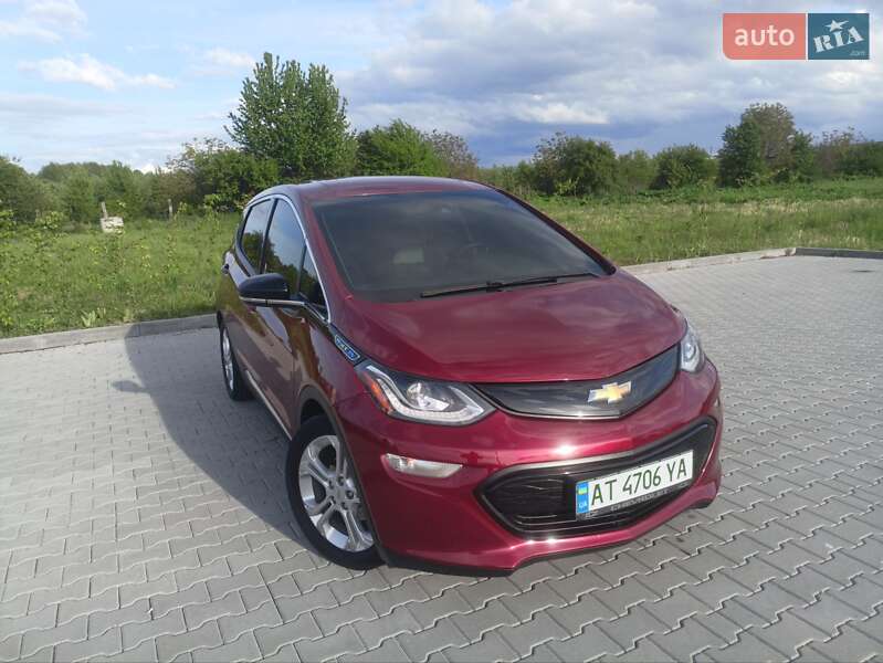 Хэтчбек Chevrolet Bolt EV 2020 в 