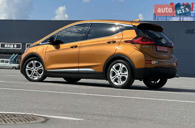 Хэтчбек Chevrolet Bolt EV 2017 в 