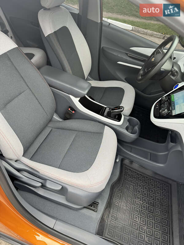 Хэтчбек Chevrolet Bolt EV 2017 в Киеве