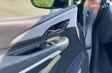 Хэтчбек Chevrolet Bolt EV 2017 в 