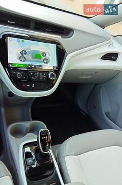 Хэтчбек Chevrolet Bolt EV 2017 в 
