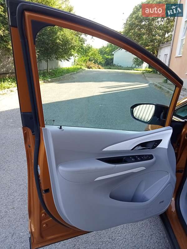 Хэтчбек Chevrolet Bolt EV 2017 в Ужгороде