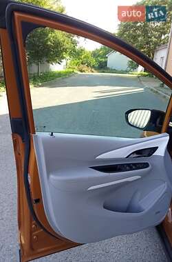 Хэтчбек Chevrolet Bolt EV 2017 в 