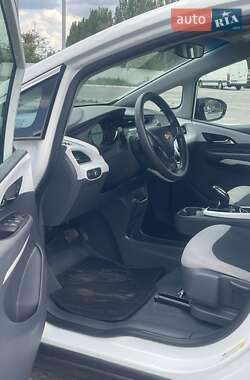 Хэтчбек Chevrolet Bolt EV 2017 в 