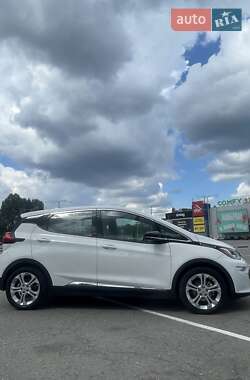 Хэтчбек Chevrolet Bolt EV 2017 в 