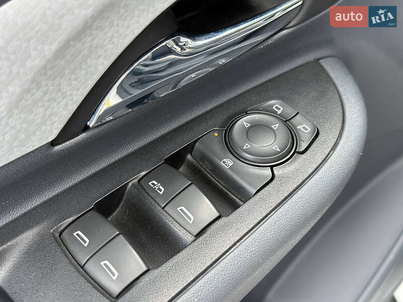 Хетчбек Chevrolet Bolt EV 2017 в Дніпрі