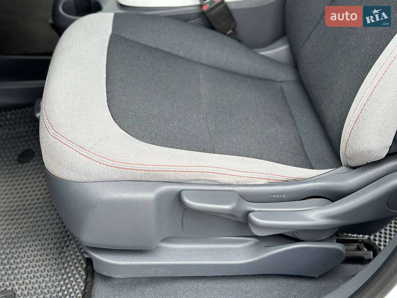 Хетчбек Chevrolet Bolt EV 2017 в Дніпрі