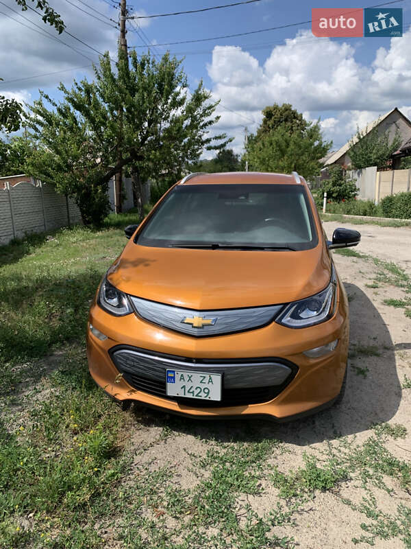 Хэтчбек Chevrolet Bolt EV 2017 в 