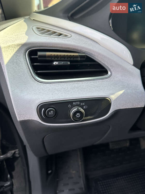 Хэтчбек Chevrolet Bolt EV 2018 в Киеве
