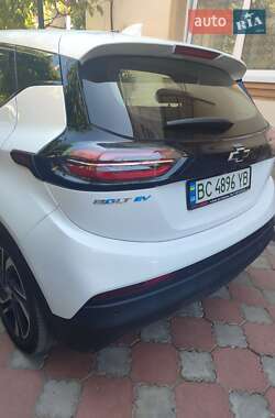 Хэтчбек Chevrolet Bolt EV 2022 в 