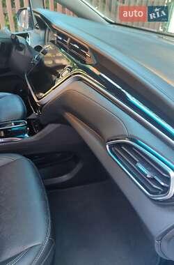 Хэтчбек Chevrolet Bolt EV 2022 в 
