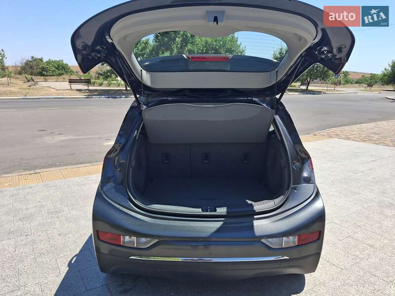 Хетчбек Chevrolet Bolt EV 2017 в Южному фото 11 Хетчбек Chevrolet Bolt EV 2017 в Южному